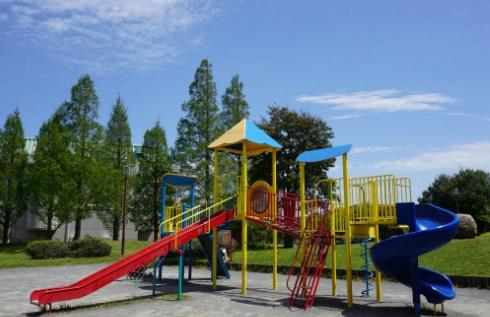 金沢シーサイドタウン　さざなみ団地第２住宅１号棟(長浜公園)