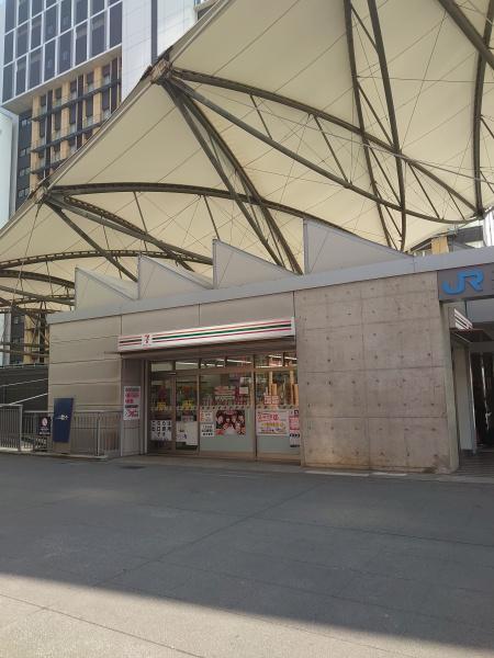 ルナタワーハリウッドプレイス(セブンイレブン ユニバーサルシティ駅改札口店)