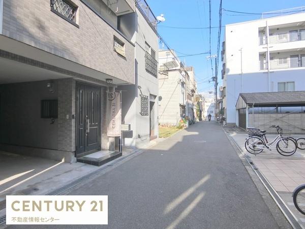 大阪市港区市岡元町2丁目の中古一戸建て(前面道路含む現地写真)