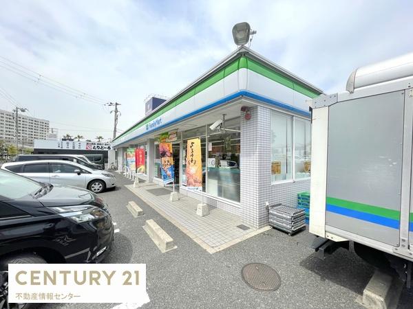 千島第１コーポ２号棟(ファミリーマート大正千島一丁目店)