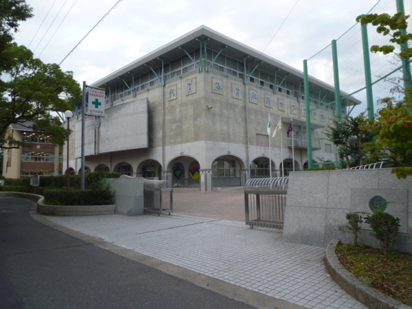 いろどりアイタウン　北方町加茂　10号棟(北方町立北方中学校)