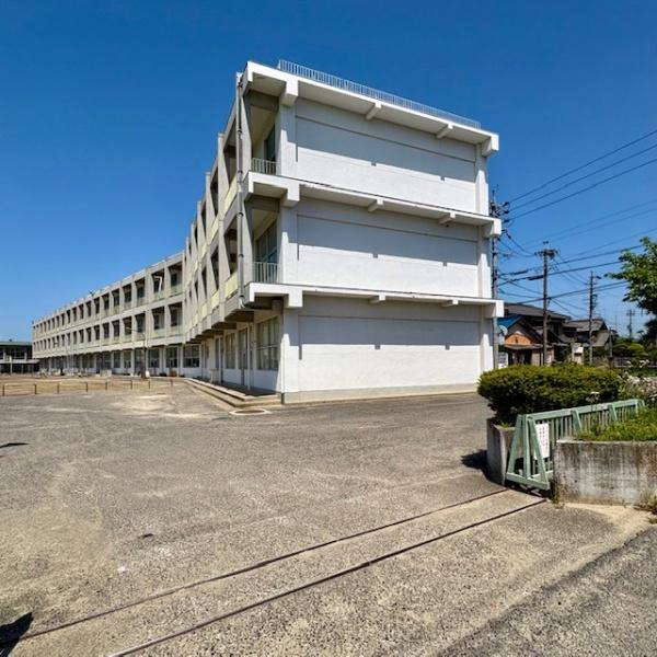 リーブルガーデン 笠松町下羽栗小学校前 2号棟(笠松町立下羽栗小学校)