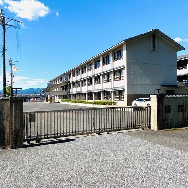 本巣市法林寺の中古一戸建て(本巣市立本巣中学校)