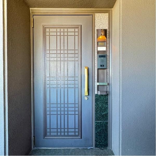 モアグレース茜部(玄関)