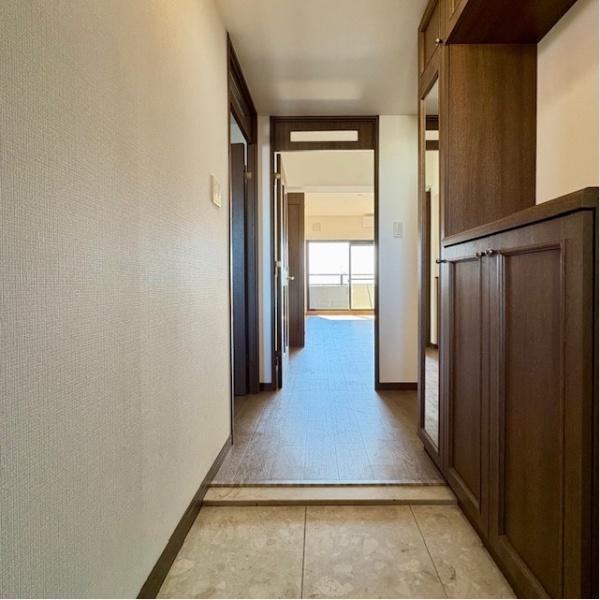 モアグレース茜部(玄関)