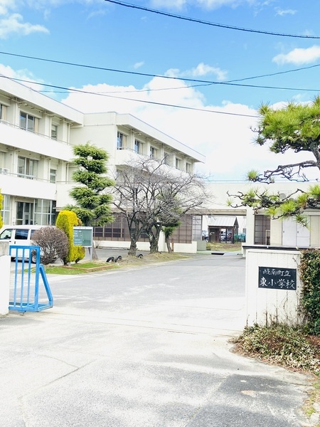リーブルガーデン　岐南町第1平島　1号棟(岐南町立東小学校)
