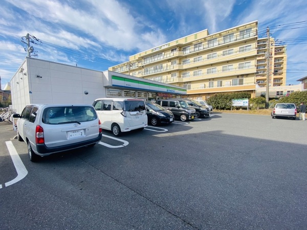 藤沢市城南3丁目の土地(ファミリーマート藤沢稲荷店)