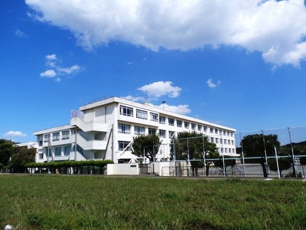 藤沢市打戻の土地(中里小学校)
