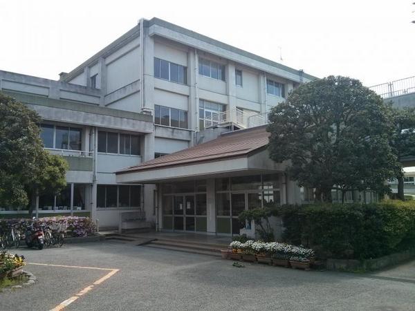 藤沢市鵠沼橘2丁目の土地(藤沢市立鵠沼小学校)
