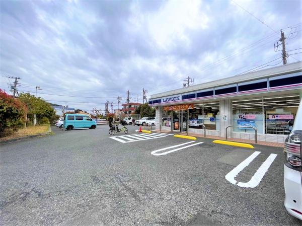 鎌倉市西鎌倉4丁目の土地(ローソン西鎌倉二丁目店)