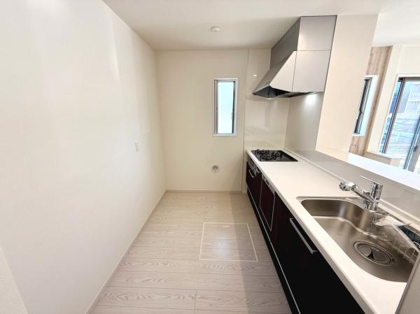 藤沢市石川　新築戸建　全３棟２号棟