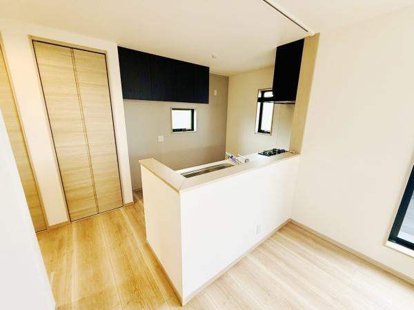 綾瀬市寺尾西2丁目新築全１棟