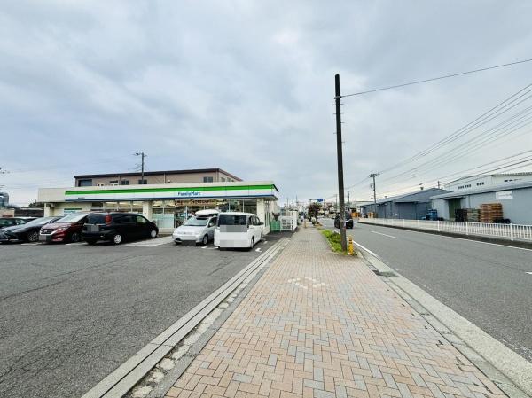 ウッドコーポ(ファミリーマート綾瀬市寺尾西店)