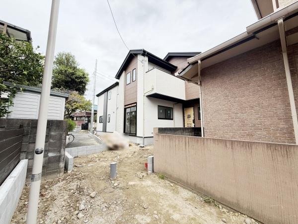 藤沢市羽鳥2丁目新築戸建全2棟2号棟(前面道路含む現地写真)
