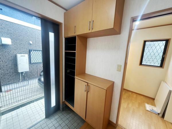 藤沢市亀井野の中古一戸建て(玄関)