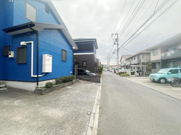 藤沢市亀井野の中古一戸建て(前面道路含む現地写真)