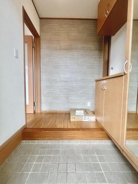 綾瀬市落合南4丁目の中古一戸建て(玄関)