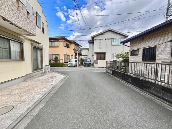 綾瀬市落合南4丁目の中古一戸建て(前面道路含む現地写真)