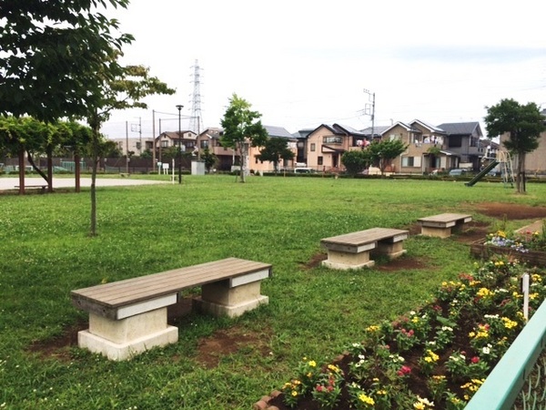 藤沢市石川４丁目の中古一戸建て(藤沢市立石川小学校隣公園)