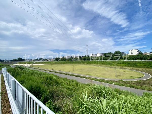 藤沢市高倉　新築全2棟　1号棟(下土棚遊水地公園(A池)4)