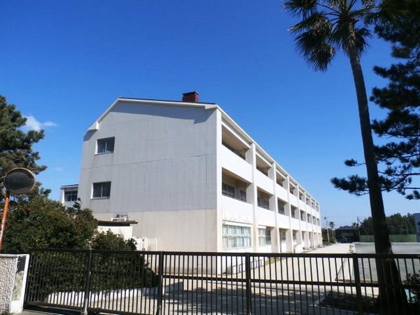藤沢市鵠沼松が岡４丁目の土地(湘洋中学校)