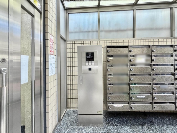 ラミアール鶯谷駅前
