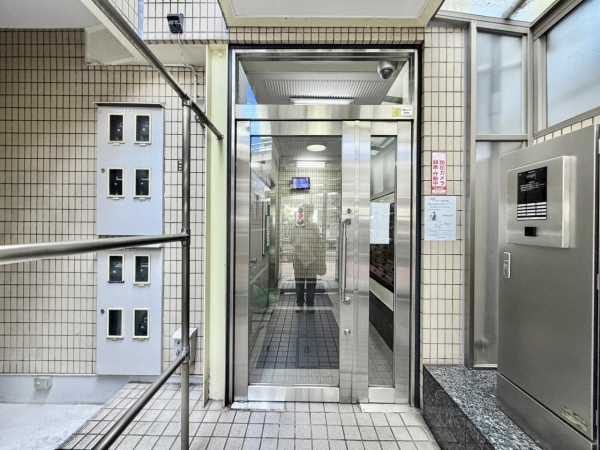 ラミアール鶯谷駅前