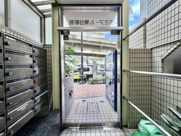 ラミアール鶯谷駅前