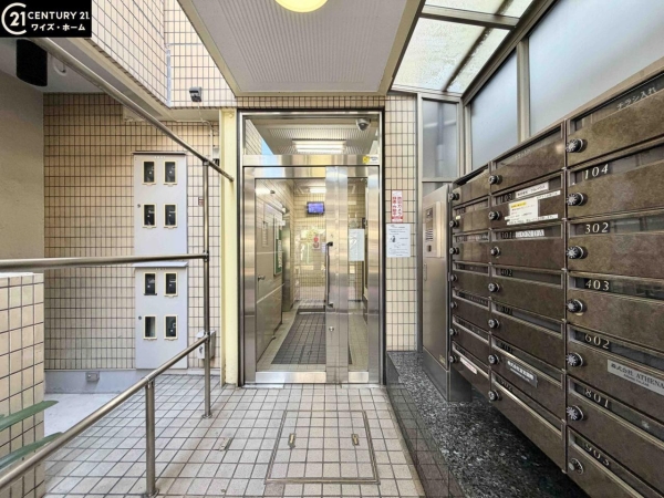 ラミアール鶯谷駅前