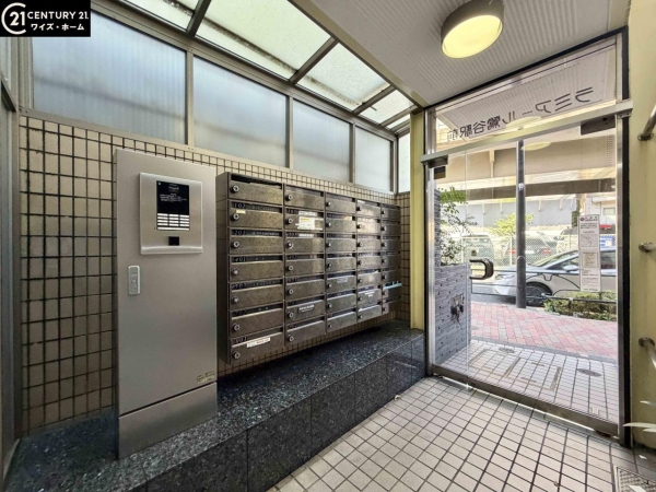 ラミアール鶯谷駅前