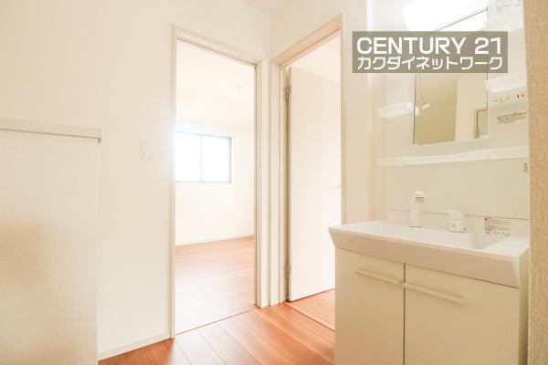 久喜市久喜東１丁目　全３棟　２号棟