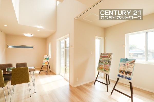 久喜市本町5丁目 全2棟 3号棟(リビング)