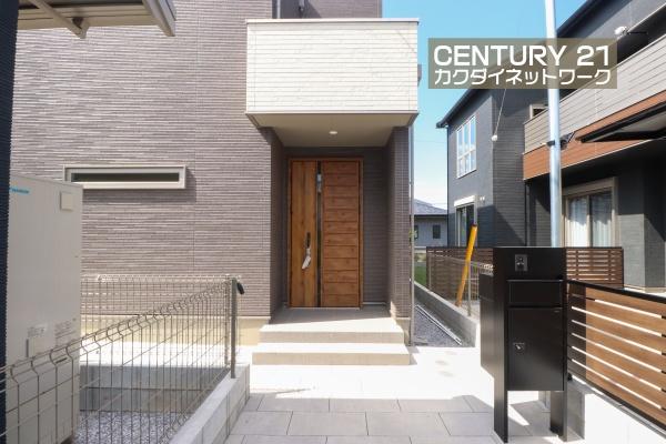 久喜市本町5丁目 全2棟 3号棟(玄関)