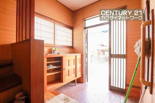 白岡市篠津の中古一戸建て(玄関)