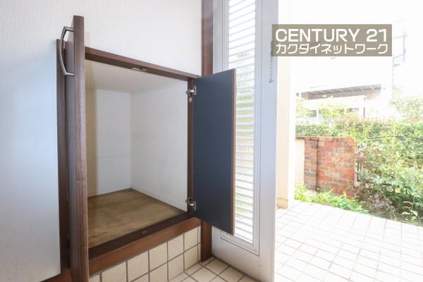 幸手市香日向2丁目の中古一戸建て(玄関)