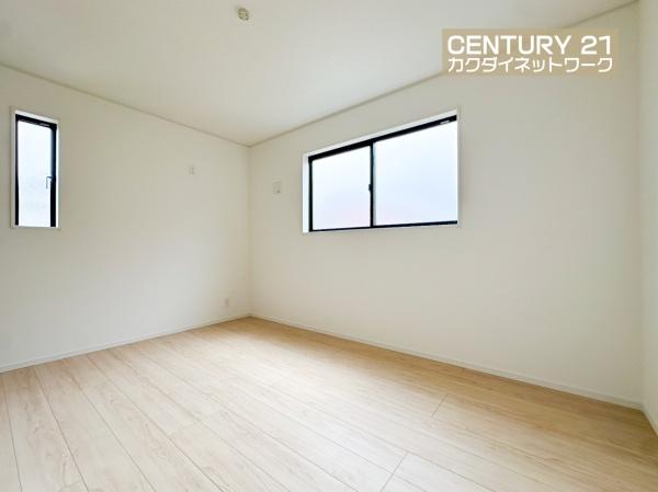 幸手市中第１１　全３棟　３号棟