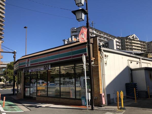 コモンヒルズ安針台海の手1番館(セブンイレブン横須賀逸見店)