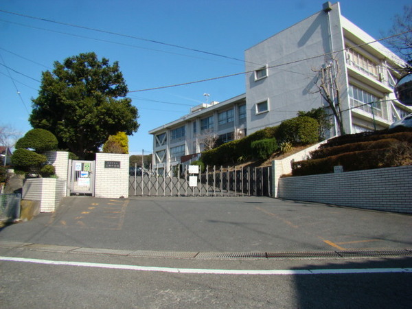 横須賀市公郷町５丁目の新築一戸建(横須賀市立公郷中学校)