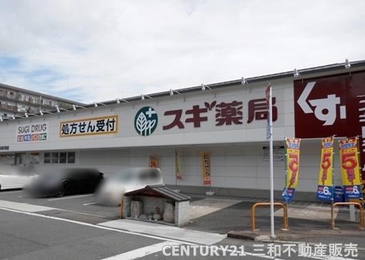 四条グランドハイツA棟(スギ薬局梅津南広町店)