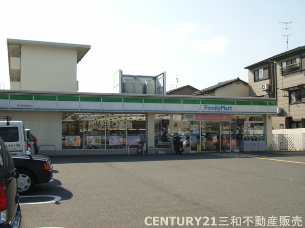 五条ローズハイツA棟(ファミリーマート西七条名倉町店)