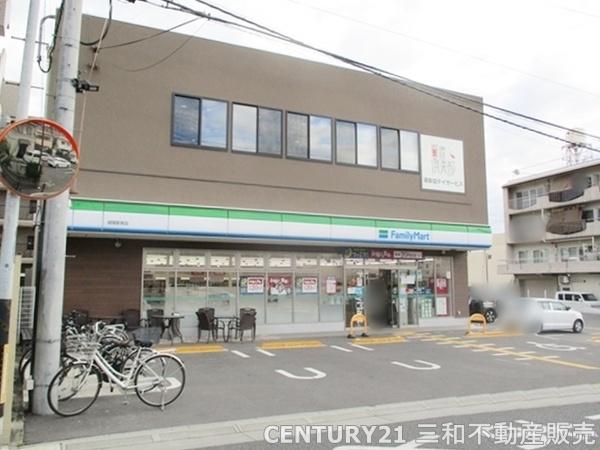 プレサンスロジェ京都城陽(ファミリーマート城陽駅南店)