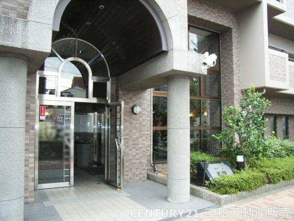 ファミール西院