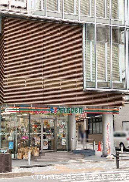 四条烏丸クロスマーク(セブンイレブン京都四条新町店)