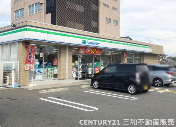 洛南ハイライフ西棟(ファミリーマート吉祥院東前田店)