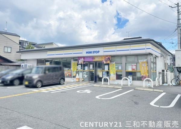 パラドール太秦(ミニストップ太秦一ノ井町店)