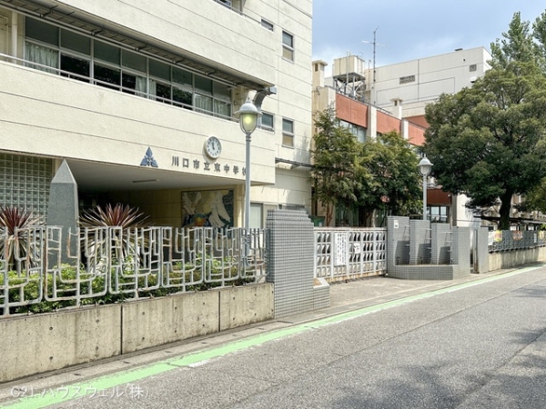 川口市本蓮2丁目の新築一戸建(川口市立東中学校)