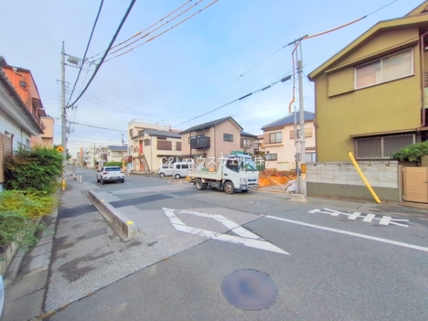 川口市上青木西3丁目の新築一戸建(前面道路含む現地写真)