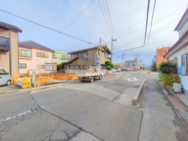 川口市上青木西3丁目の新築一戸建(前面道路含む現地写真)