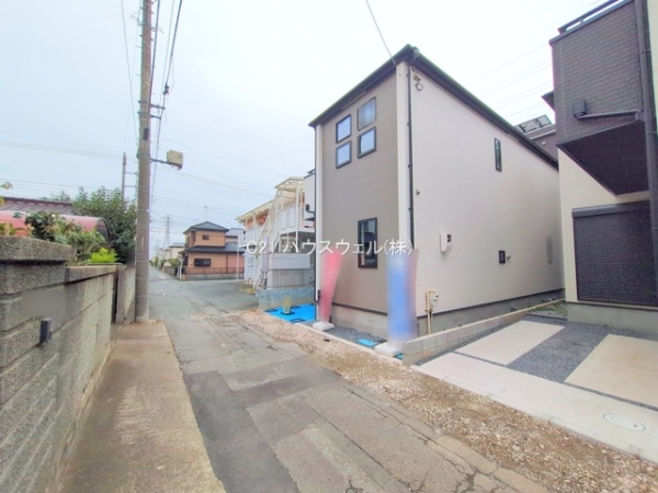 上尾市上町2丁目の新築一戸建(前面道路含む現地写真)