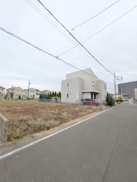 さいたま市岩槻区美園東3丁目の土地(前面道路含む現地写真)